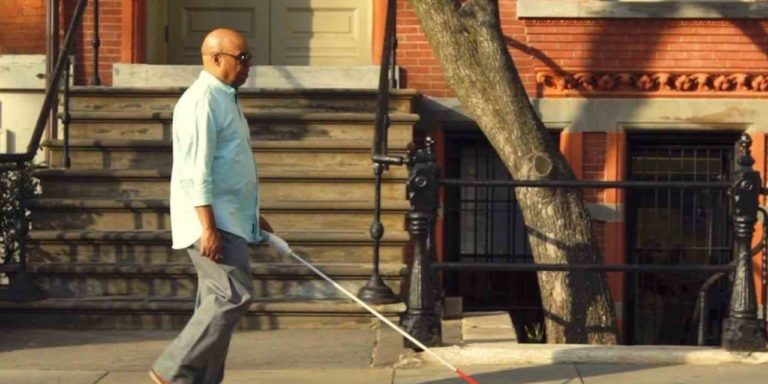 Man-Using-WeWalk-Cane-1280x640