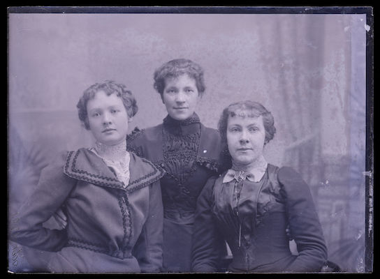 Josephine Booth, Eliza Chipman PH 6142 i01